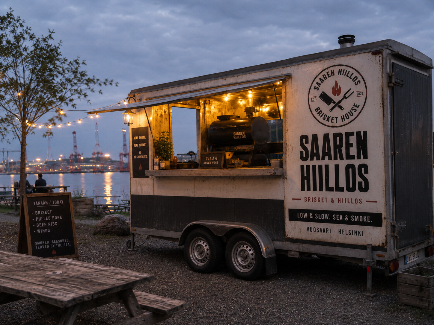Saaren Hiilloksen brändätty food truck