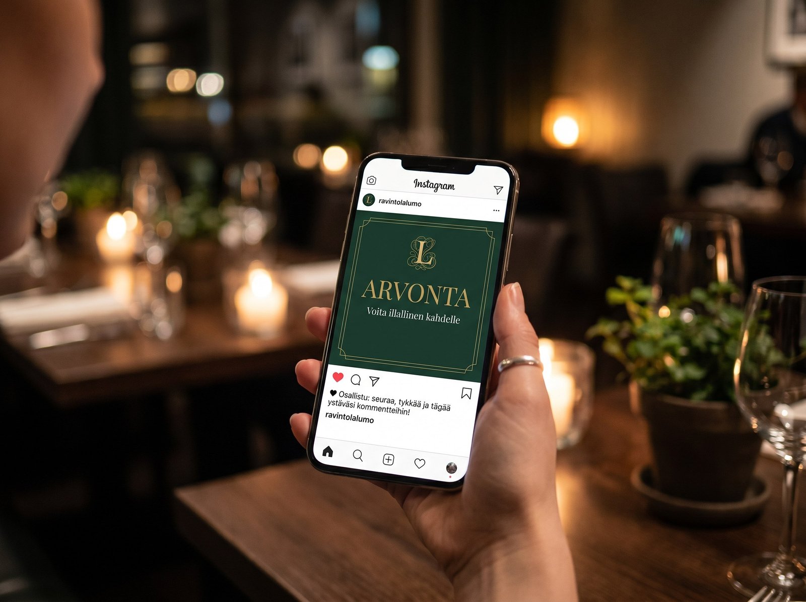 Arvonta-julkaisu ravintolan Instagramissa käsin pidellyn puhelimen näytöllä kynttilätunnelmassa — 'Voita illallinen kahdelle', arvonnat kasvattavat näkyvyyttä
